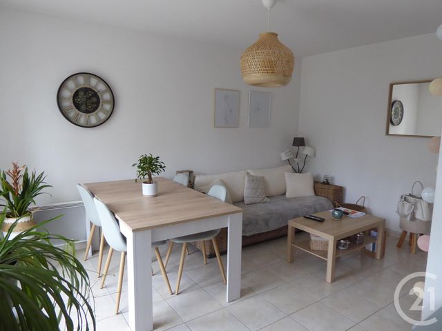 Appartement F2 à louer - 2 pièces - 43.95 m2 - DOLE - 39 - FRANCHE-COMTE - Century 21 Cabinet Faivre Appartement F2 à louer - 2 pièces - 43.95 m2 - DOLE - 39 - FRANCHE-COMTE - Century 21 Cabinet Faivre