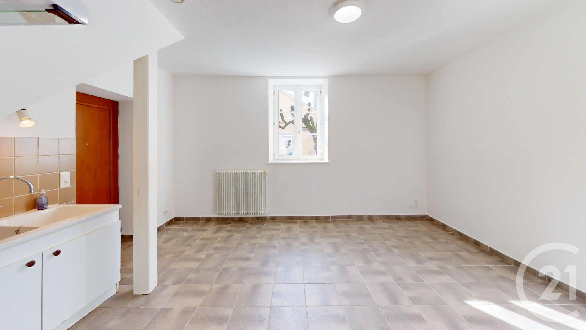 Appartement Duplex à louer - 3 pièces - 63.0 m2 - DOLE - 39 - FRANCHE-COMTE - Century 21 Avenir Immobilier