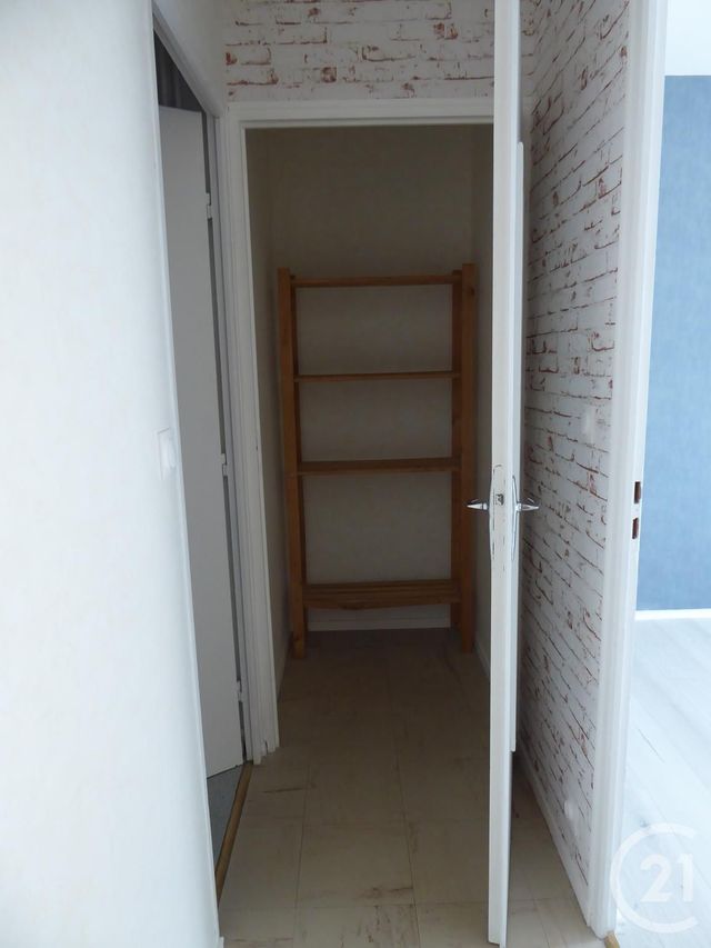 Afficher la photo en grand Appartement F3 à louer - 3 pièces - 56.29 m2 - DOLE - 39 - FRANCHE-COMTE - Century 21 Avenir Immobilier