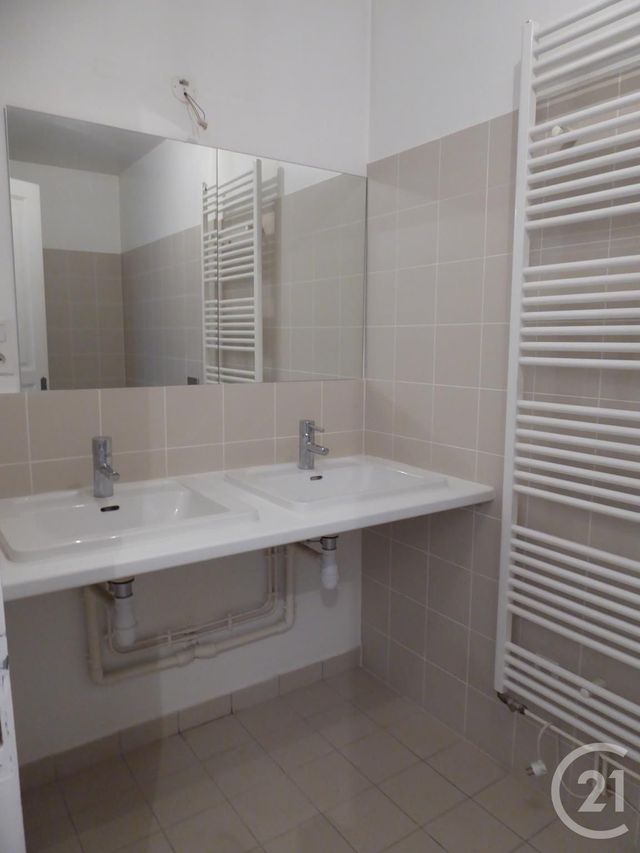 Appartement F4 à louer - 4 pièces - 104.1 m2 - DOLE - 39 - FRANCHE-COMTE - Century 21 Avenir Immobilier