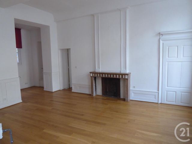 Appartement F4 à louer - 4 pièces - 104.1 m2 - DOLE - 39 - FRANCHE-COMTE - Century 21 Avenir Immobilier