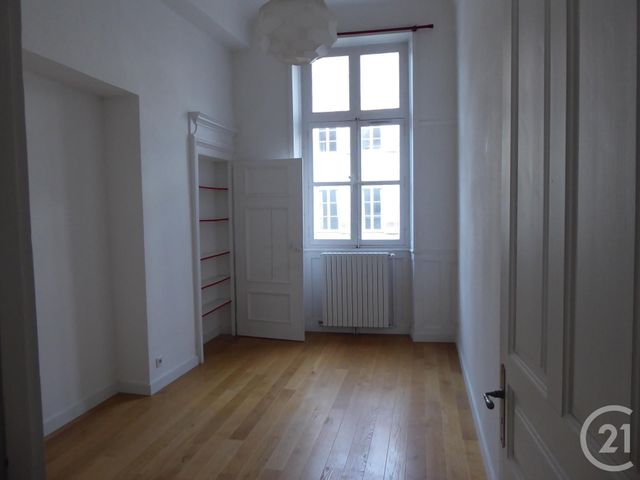 Appartement F4 à louer - 4 pièces - 104.1 m2 - DOLE - 39 - FRANCHE-COMTE - Century 21 Avenir Immobilier