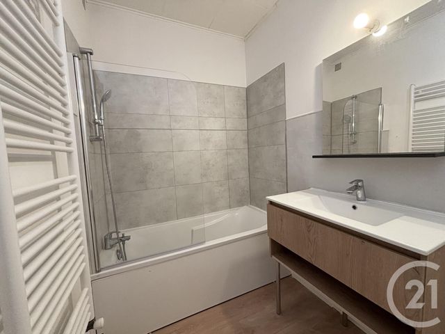 Appartement à louer - 3 pièces - 60.78 m2 - DOLE - 39 - FRANCHE-COMTE - Century 21 Avenir Immobilier