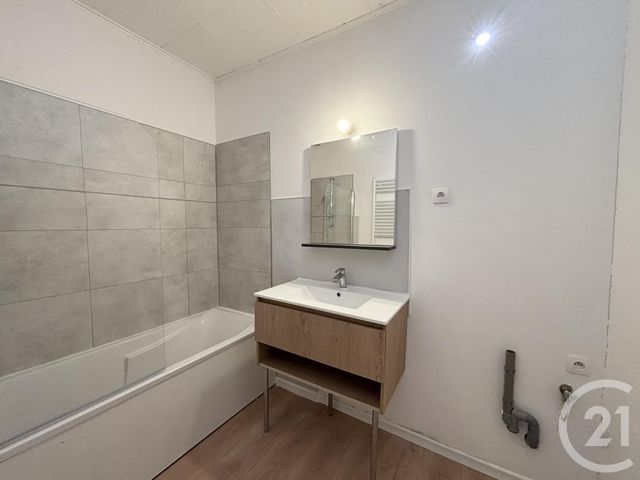 Appartement à louer - 3 pièces - 60.78 m2 - DOLE - 39 - FRANCHE-COMTE - Century 21 Avenir Immobilier