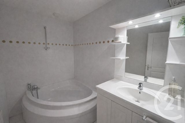 Appartement F4 à vendre - 5 pièces - 98.54 m2 - DOLE - 39 - FRANCHE-COMTE - Century 21 Avenir Immobilier