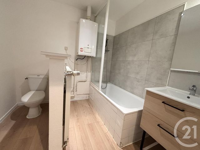 Appartement à louer - 2 pièces - 27.75 m2 - DOLE - 39 - FRANCHE-COMTE - Century 21 Avenir Immobilier