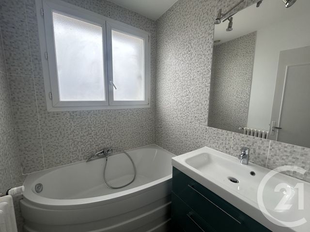 Appartement T4 à vendre - 4 pièces - 76.39 m2 - DOLE - 39 - FRANCHE-COMTE - Century 21 Avenir Immobilier