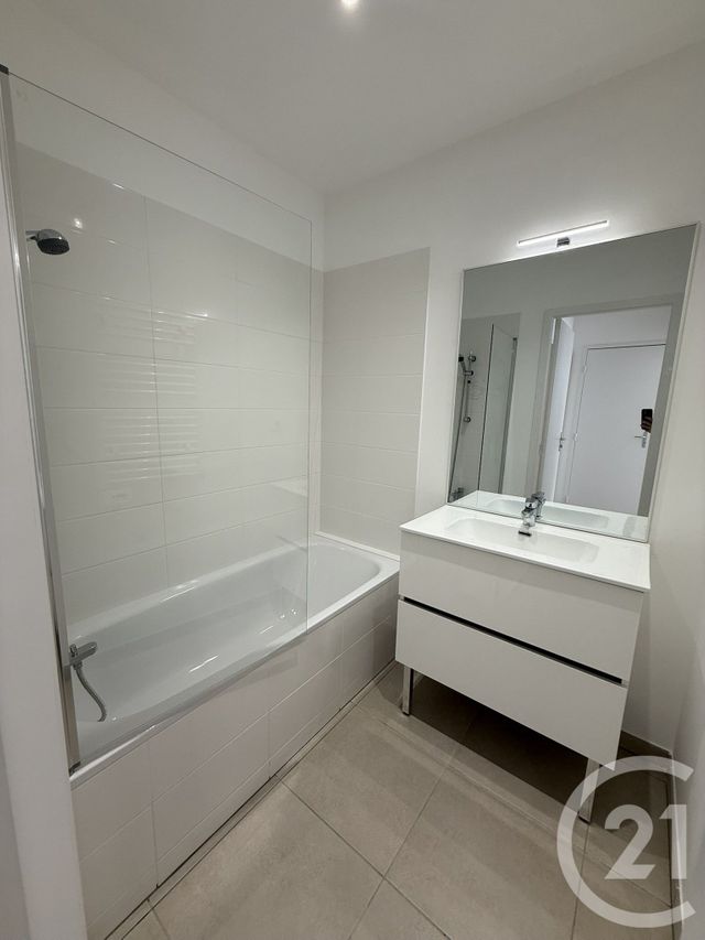 Appartement à louer - 2 pièces - 60.27 m2 - DOLE - 39 - FRANCHE-COMTE - Century 21 Avenir Immobilier