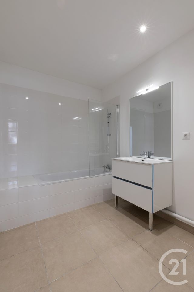 Appartement F3 à louer - 3 pièces - 63.74 m2 - DOLE - 39 - FRANCHE-COMTE - Century 21 Avenir Immobilier