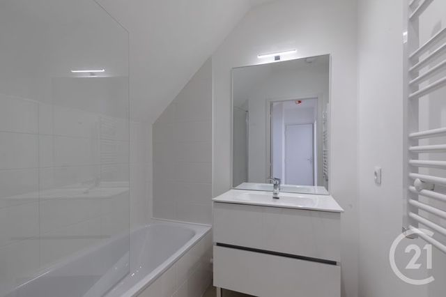 Appartement F2 à louer - 2 pièces - 50.1 m2 - DOLE - 39 - FRANCHE-COMTE - Century 21 Avenir Immobilier